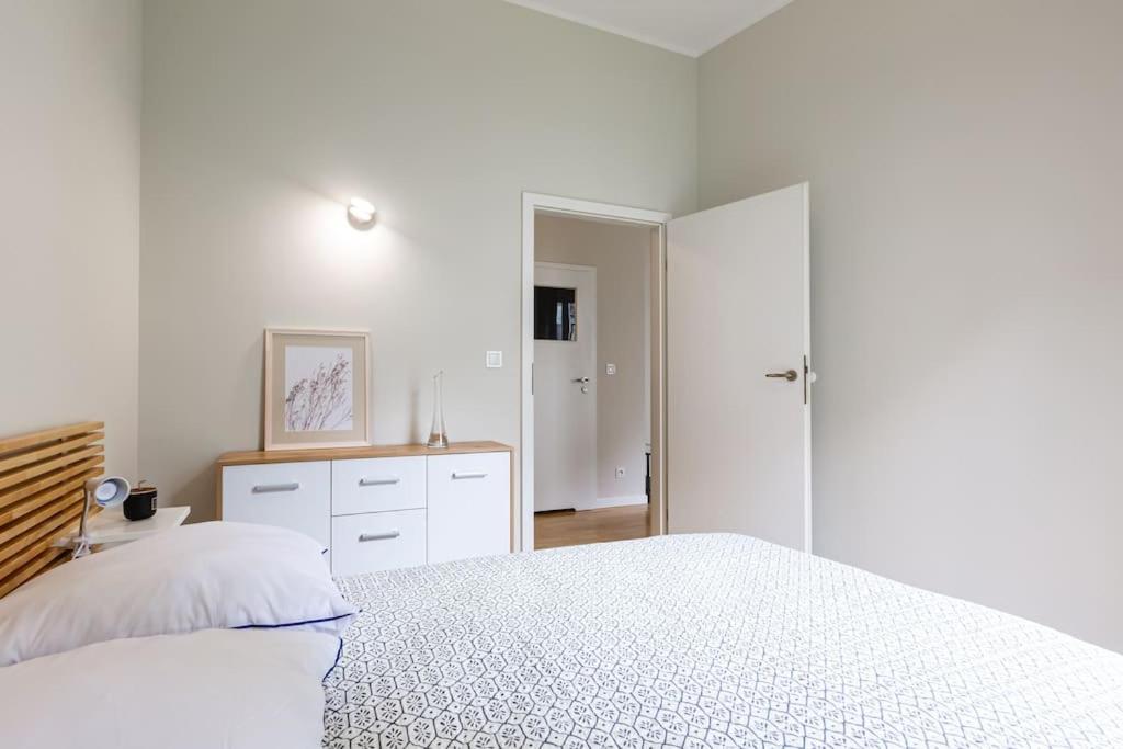 Bright And Cozy Apartment Near Park, With A Huge Terrace. 바르샤바 외부 사진