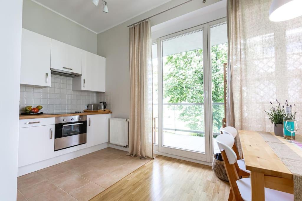 Bright And Cozy Apartment Near Park, With A Huge Terrace. 바르샤바 외부 사진