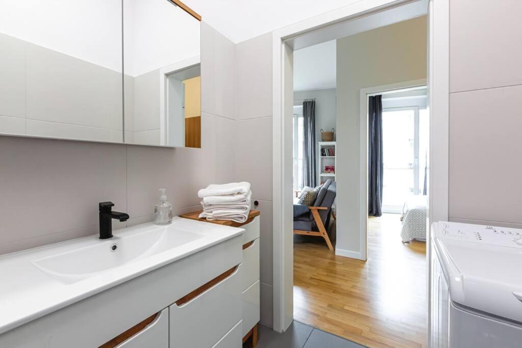 Bright And Cozy Apartment Near Park, With A Huge Terrace. 바르샤바 외부 사진
