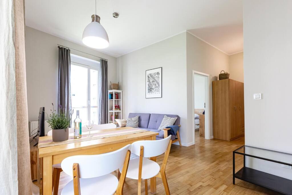 Bright And Cozy Apartment Near Park, With A Huge Terrace. 바르샤바 외부 사진