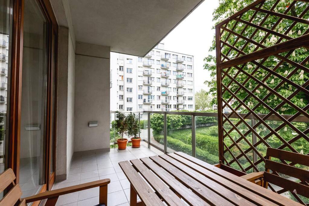 Bright And Cozy Apartment Near Park, With A Huge Terrace. 바르샤바 외부 사진